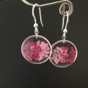 Boucles d'oreilles fleurs rose et fuchsia en suspension cercles argentées