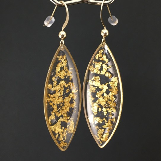 Boucles d'oreilles fragments de feuille d’or en suspension navettes dorées