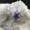 Pendentif fleur de verveine bleue en suspension cercle argenté