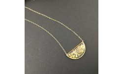 Pendentif fragments de feuilles d’or en suspension demi-lune doré
