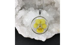 Pendentif fleur de pensée jaune collier acier
